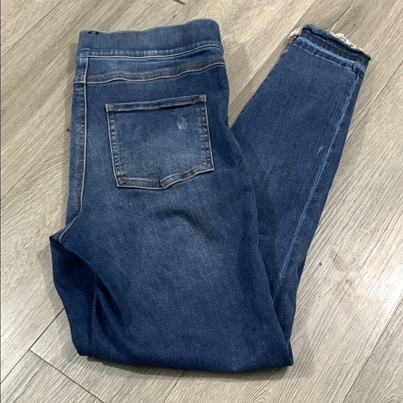 Spanx Medium Wash Distressed Fray Hem Ankle Stretch Jeans size M - Picture 1 of 14